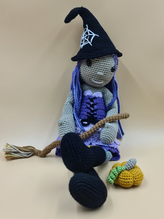 Halloween Witch Maddy Doll amigurumi crochet pattern